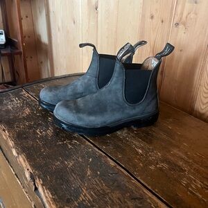 Blundstones-Size 4 1/2 AU